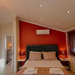 Gold 6 Villa